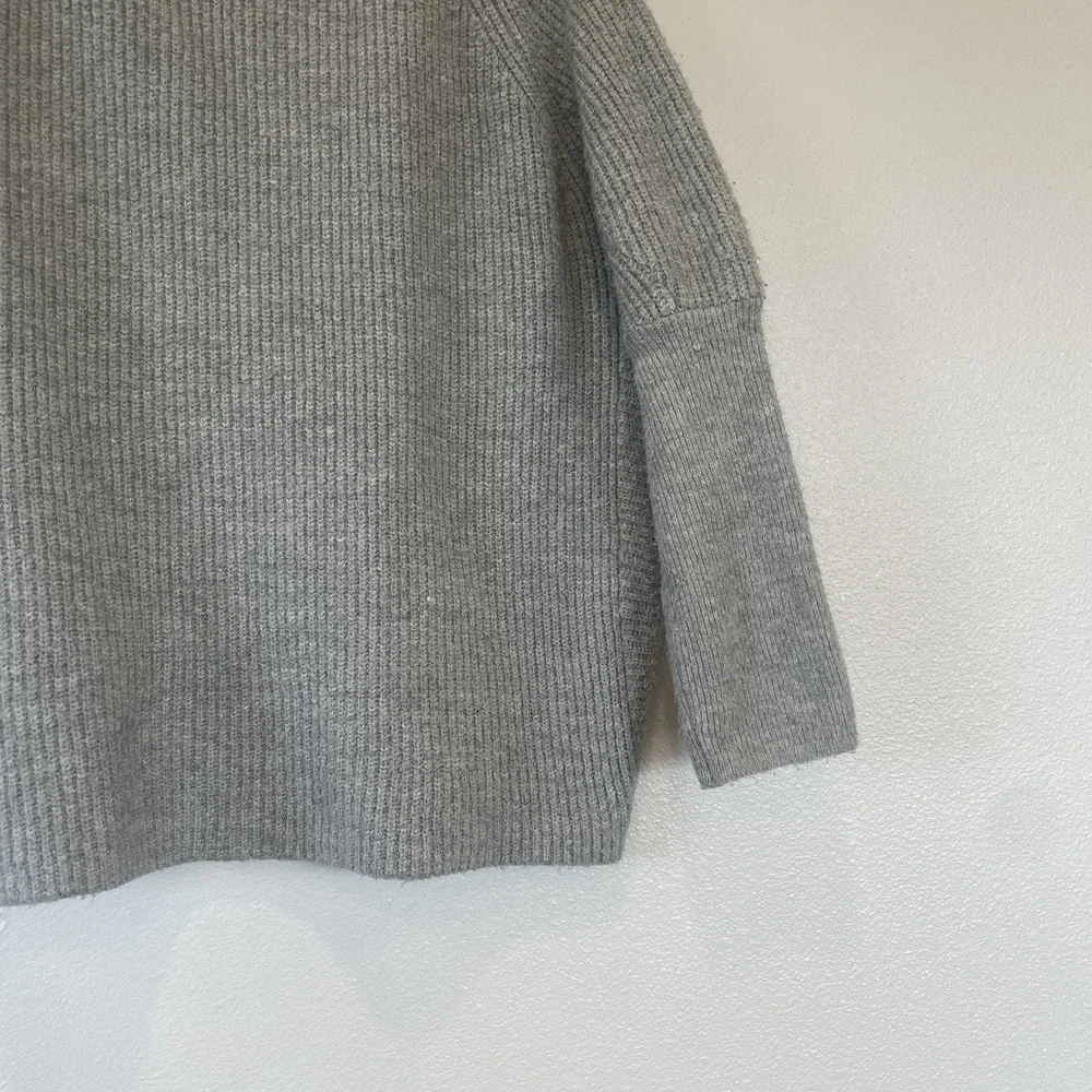 For The Republic Gray Mock Neck Long Sleeve Sweater Women's‎ Size Medium